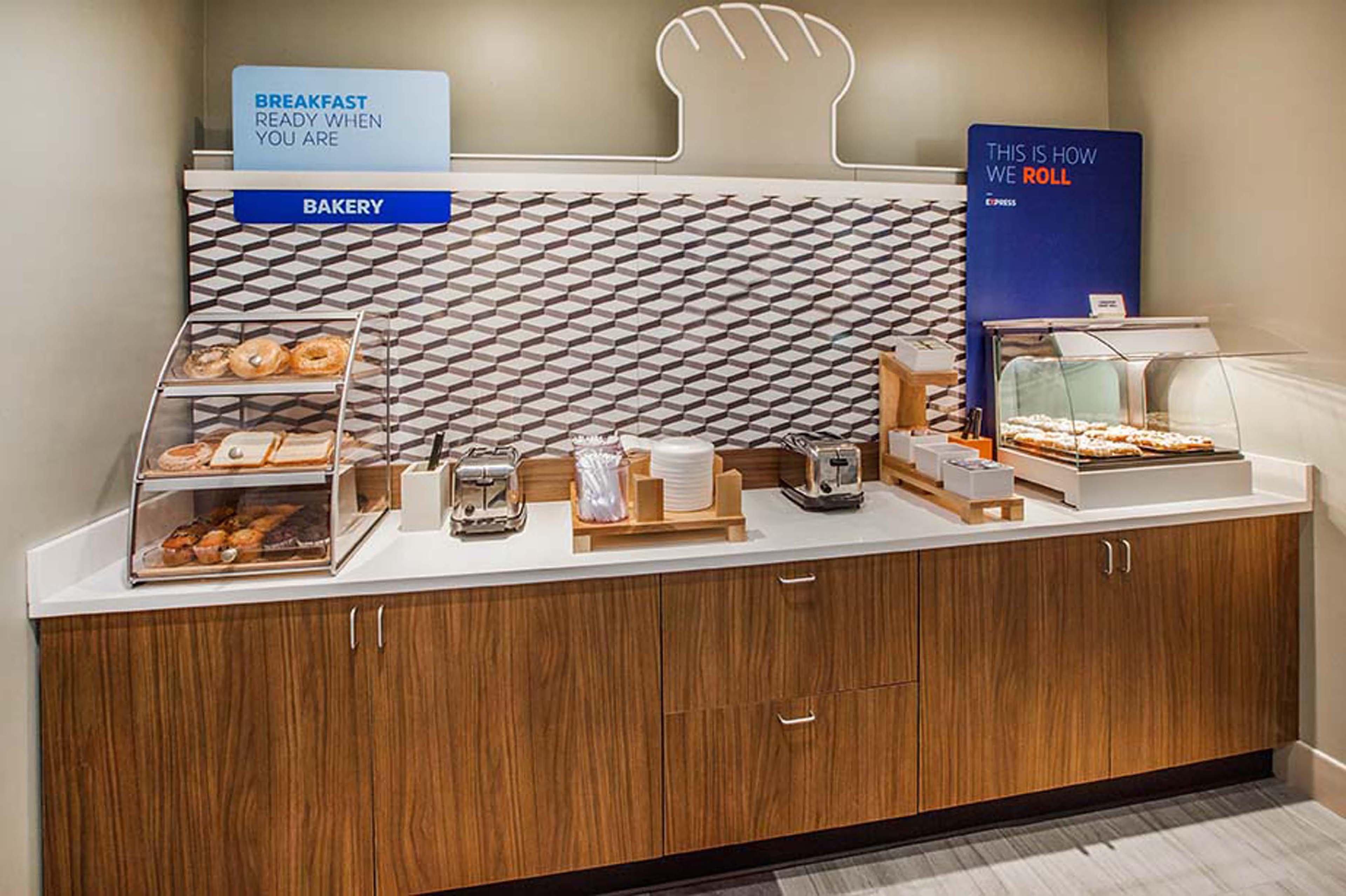 Holiday Inn Express & Suites Cleveland By Ihg Екстериор снимка