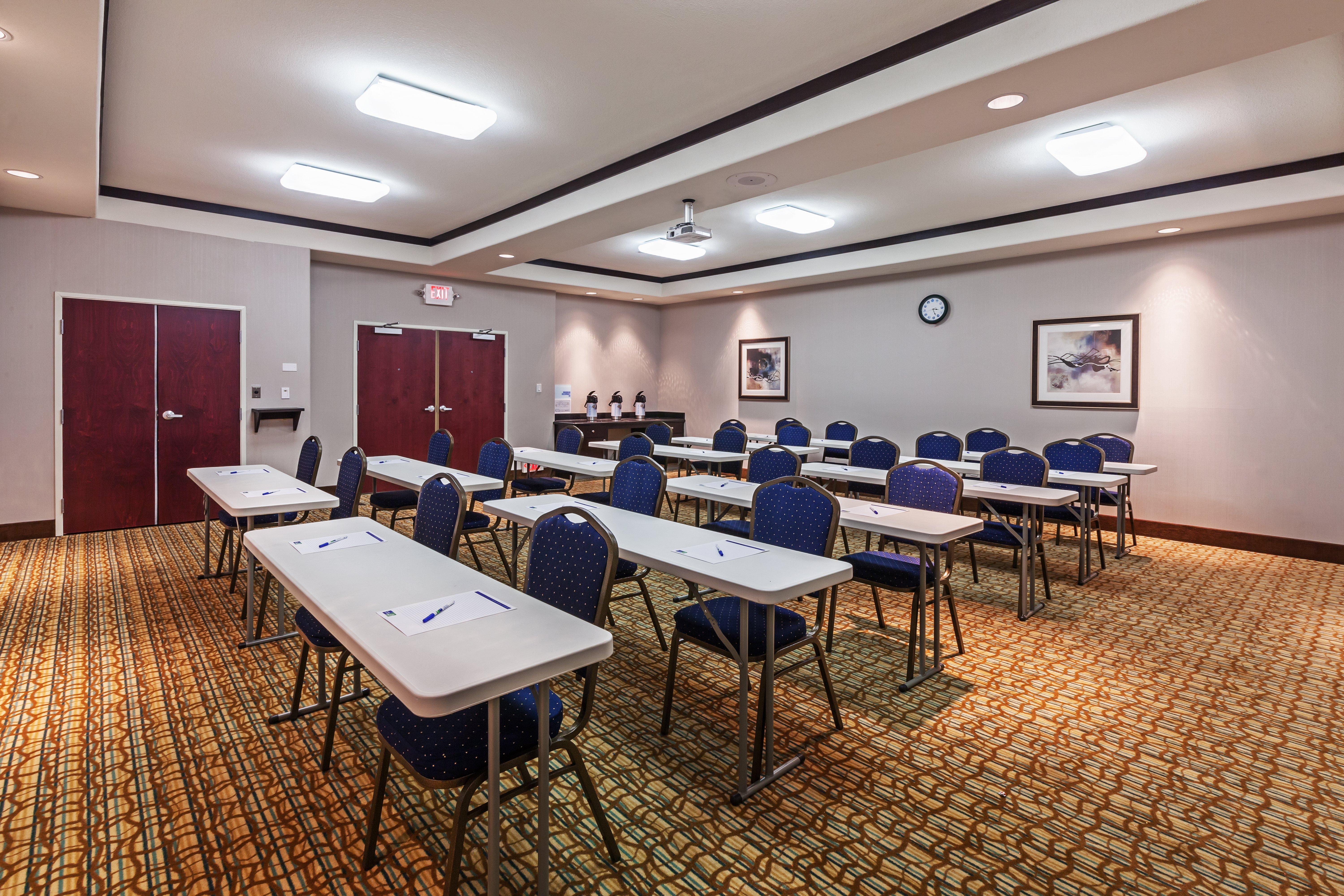 Holiday Inn Express & Suites Cleveland By Ihg Екстериор снимка
