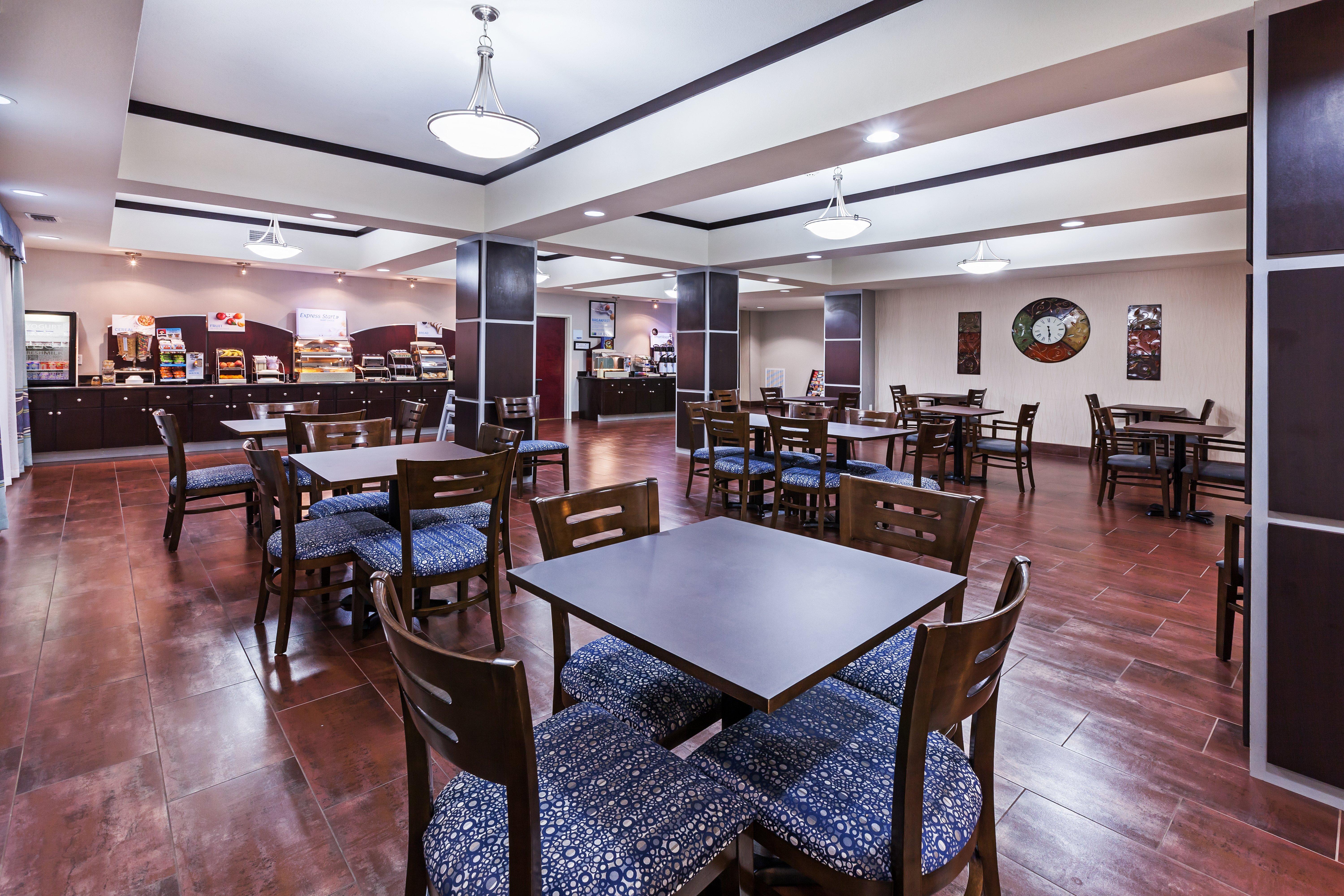 Holiday Inn Express & Suites Cleveland By Ihg Екстериор снимка