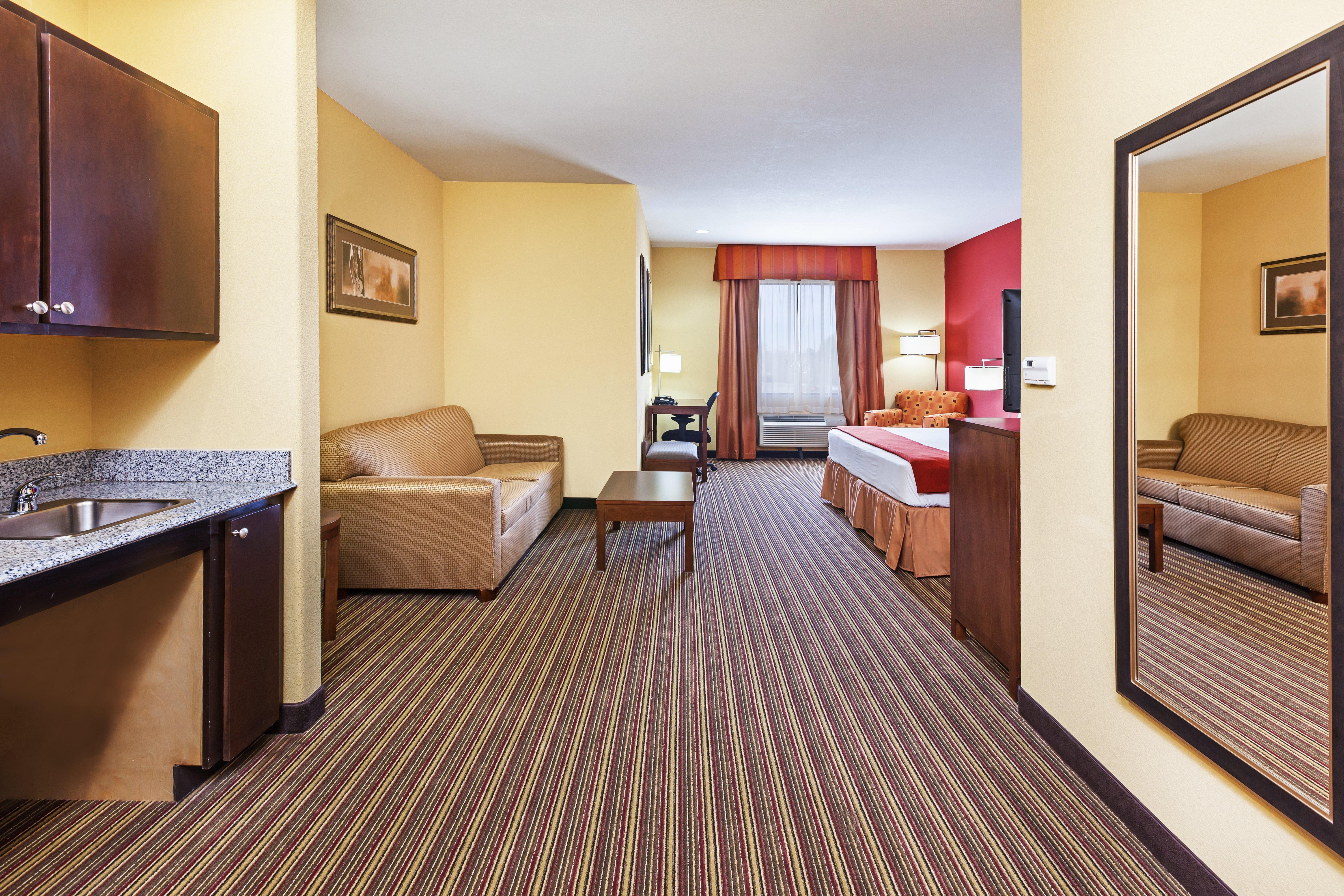 Holiday Inn Express & Suites Cleveland By Ihg Екстериор снимка