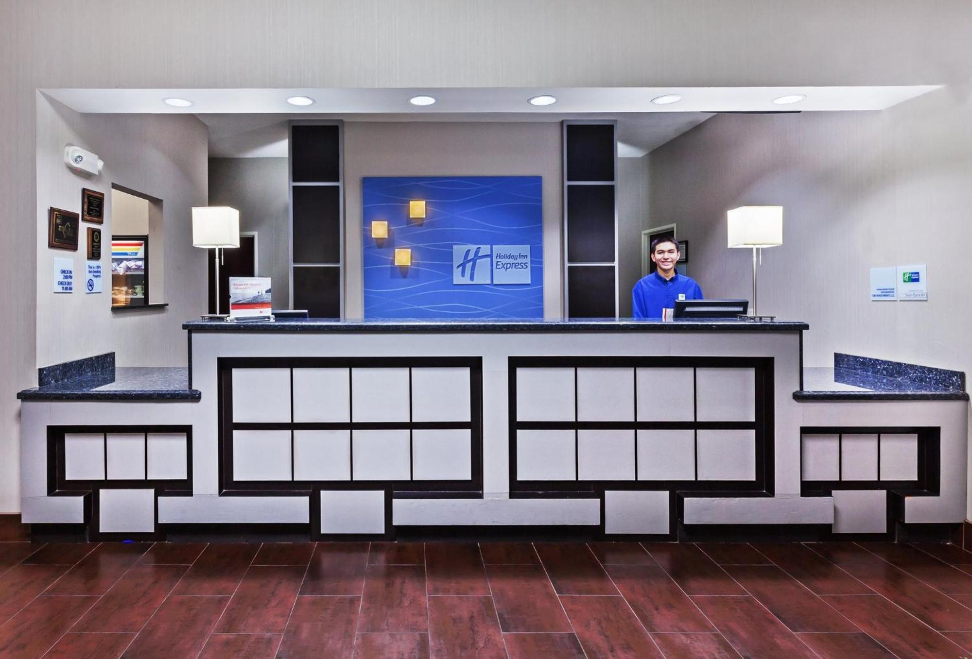 Holiday Inn Express & Suites Cleveland By Ihg Екстериор снимка