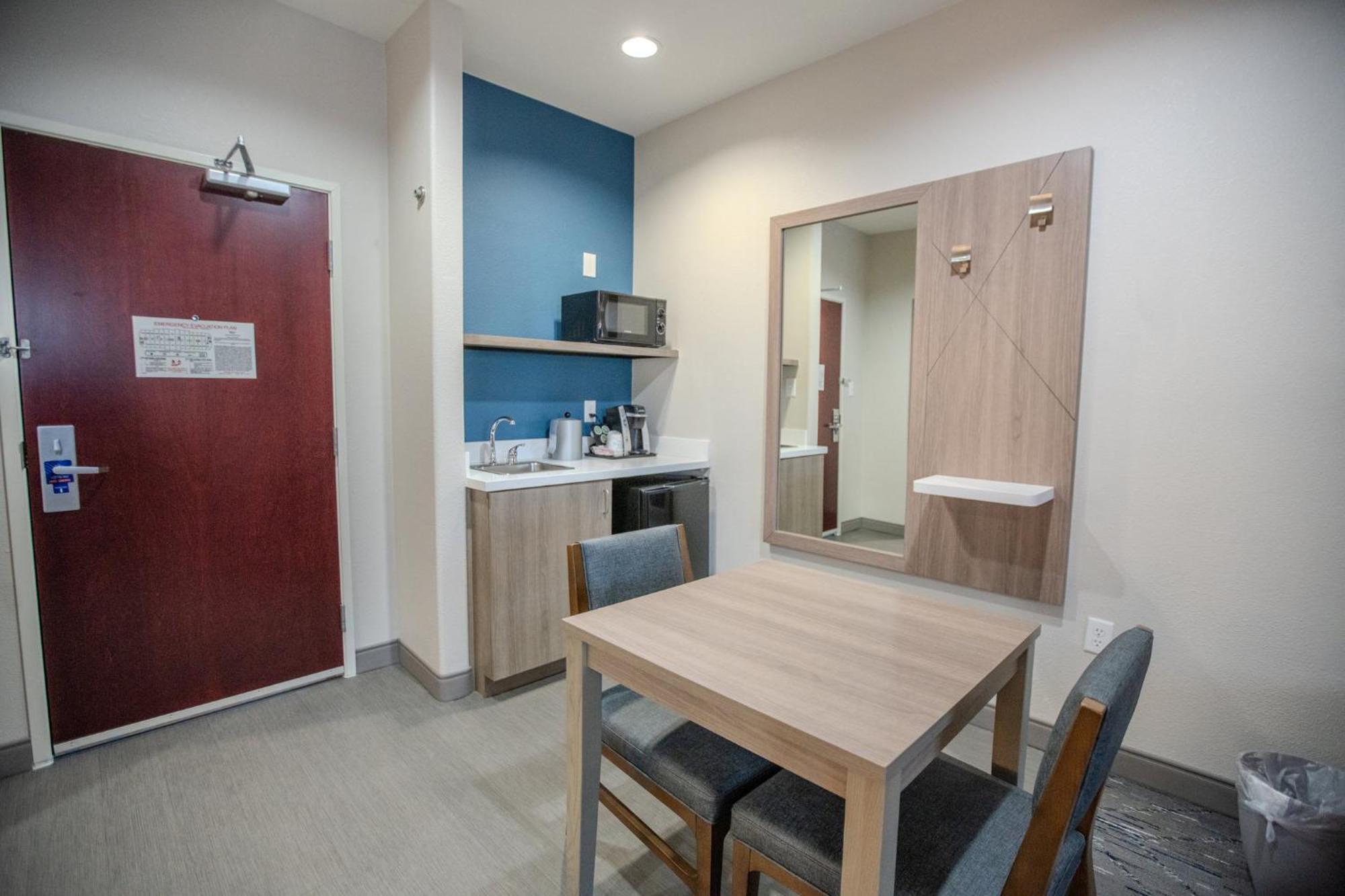 Holiday Inn Express & Suites Cleveland By Ihg Екстериор снимка