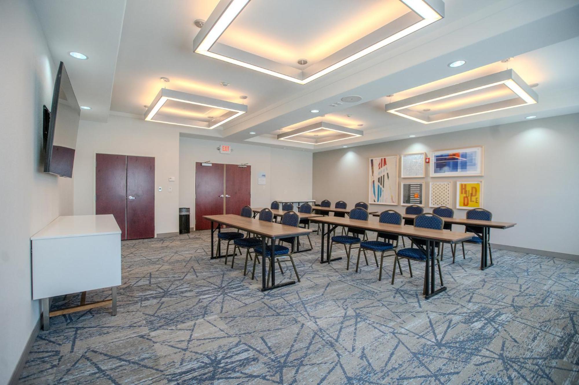 Holiday Inn Express & Suites Cleveland By Ihg Екстериор снимка