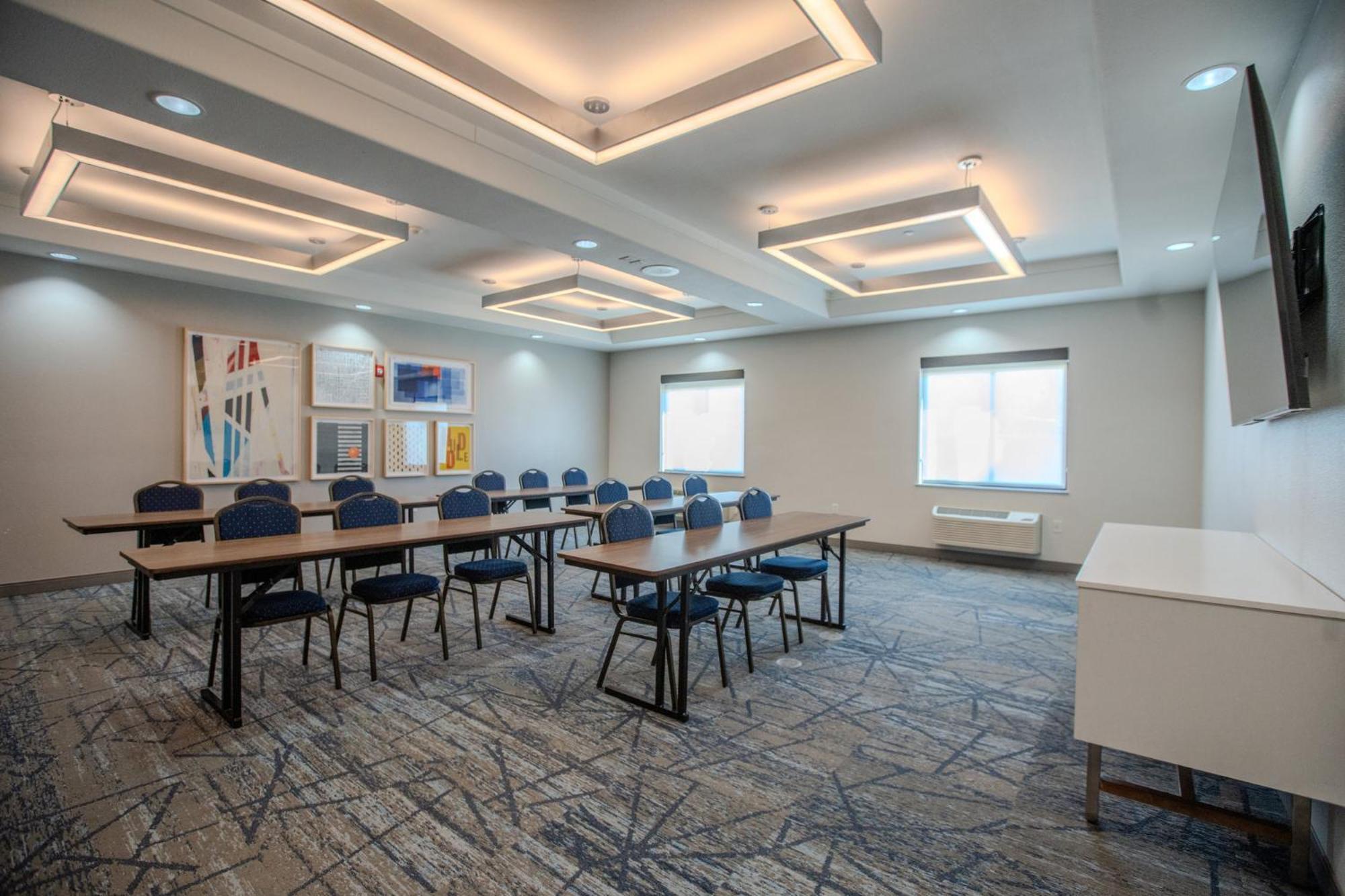 Holiday Inn Express & Suites Cleveland By Ihg Екстериор снимка