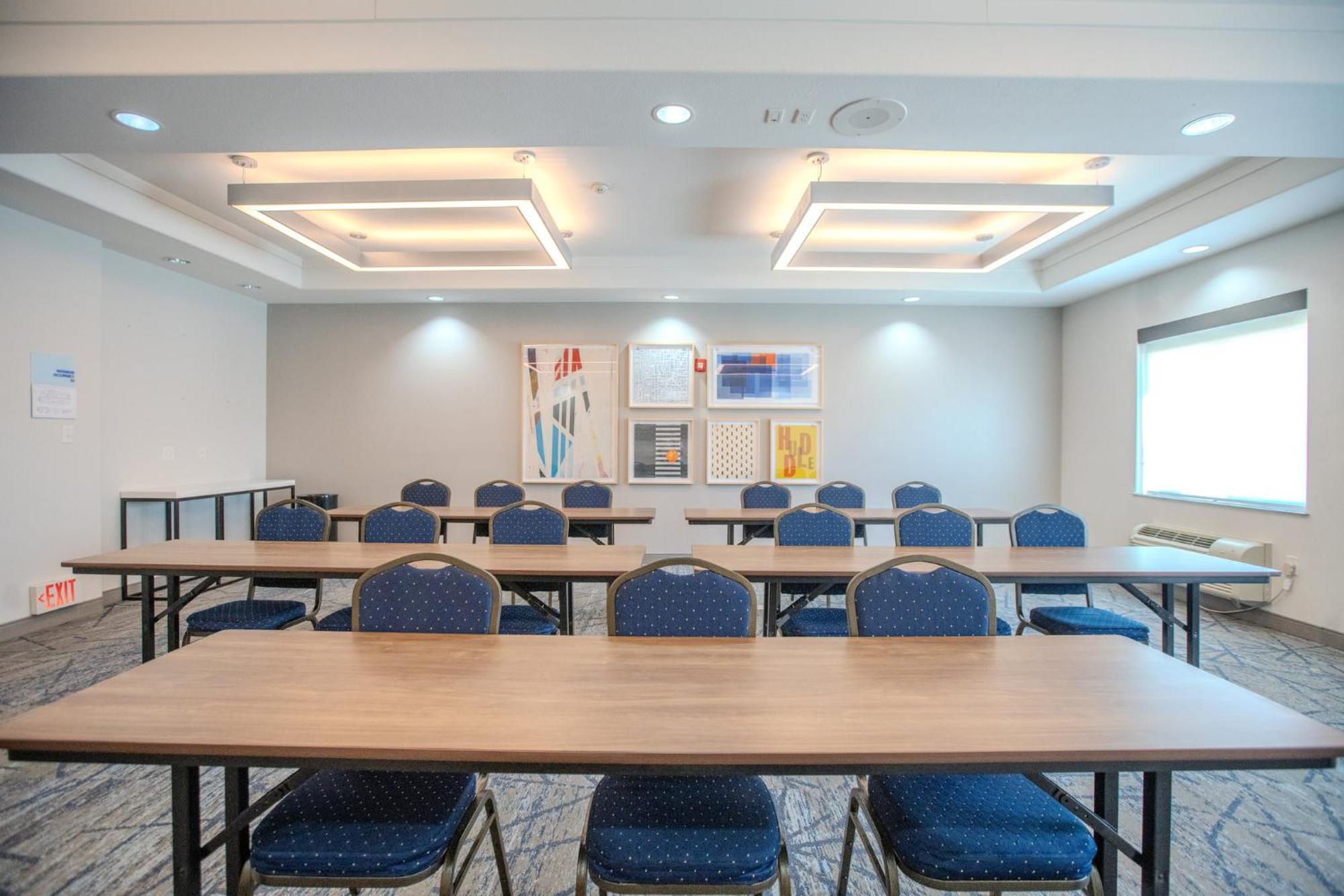 Holiday Inn Express & Suites Cleveland By Ihg Екстериор снимка