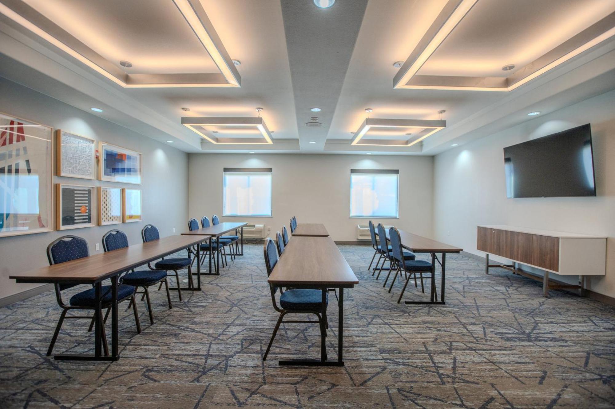 Holiday Inn Express & Suites Cleveland By Ihg Екстериор снимка