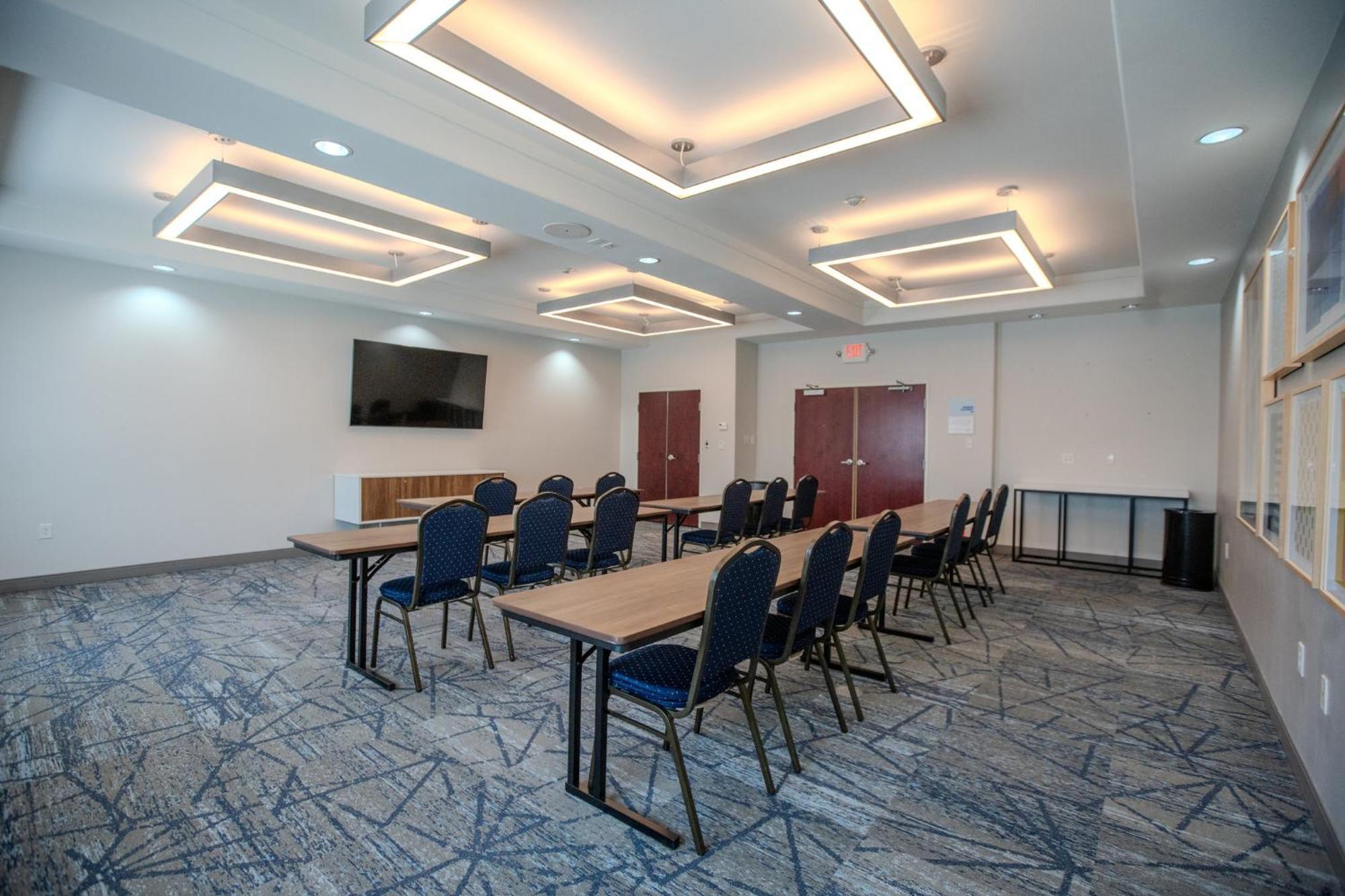 Holiday Inn Express & Suites Cleveland By Ihg Екстериор снимка