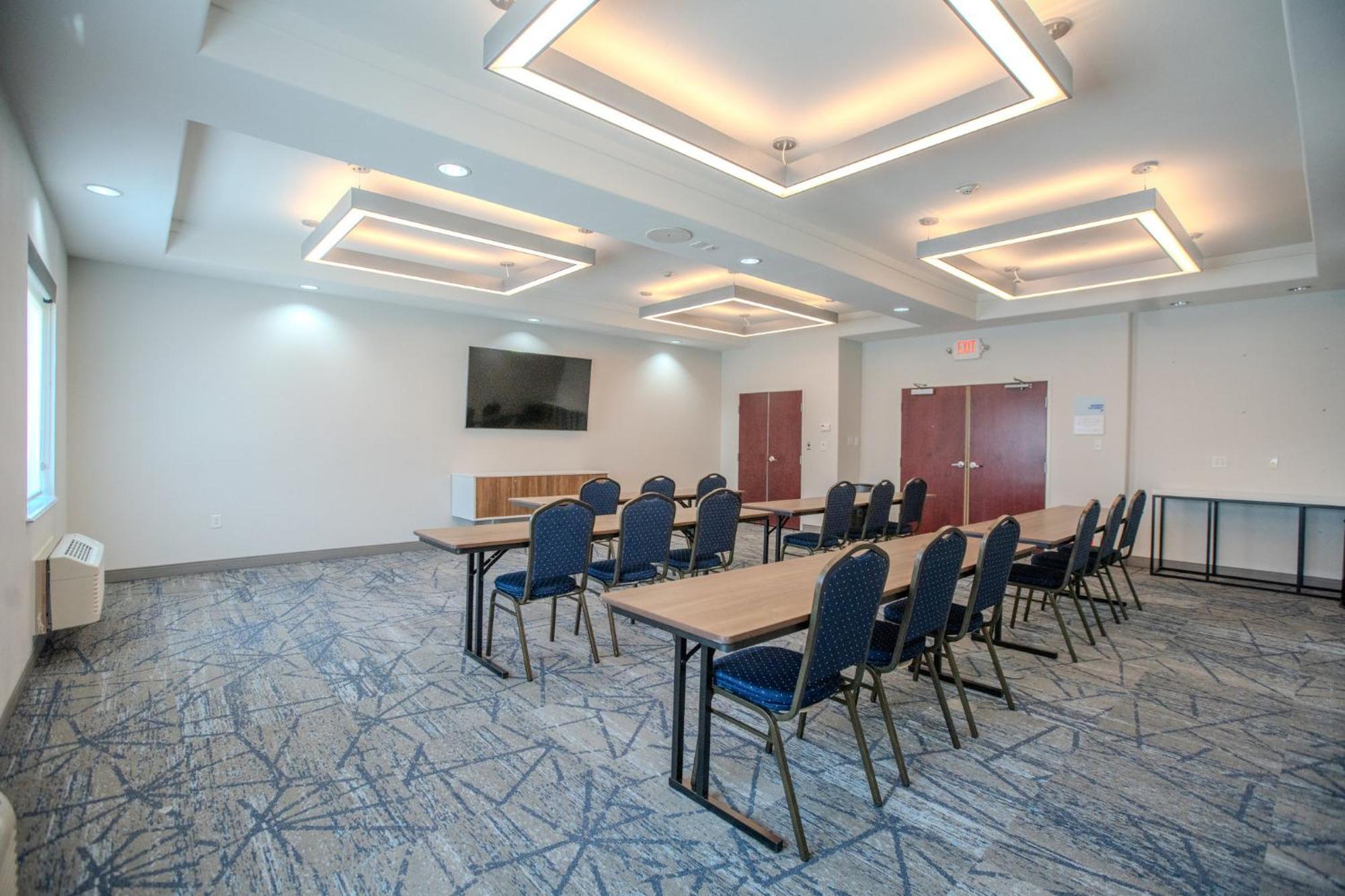 Holiday Inn Express & Suites Cleveland By Ihg Екстериор снимка