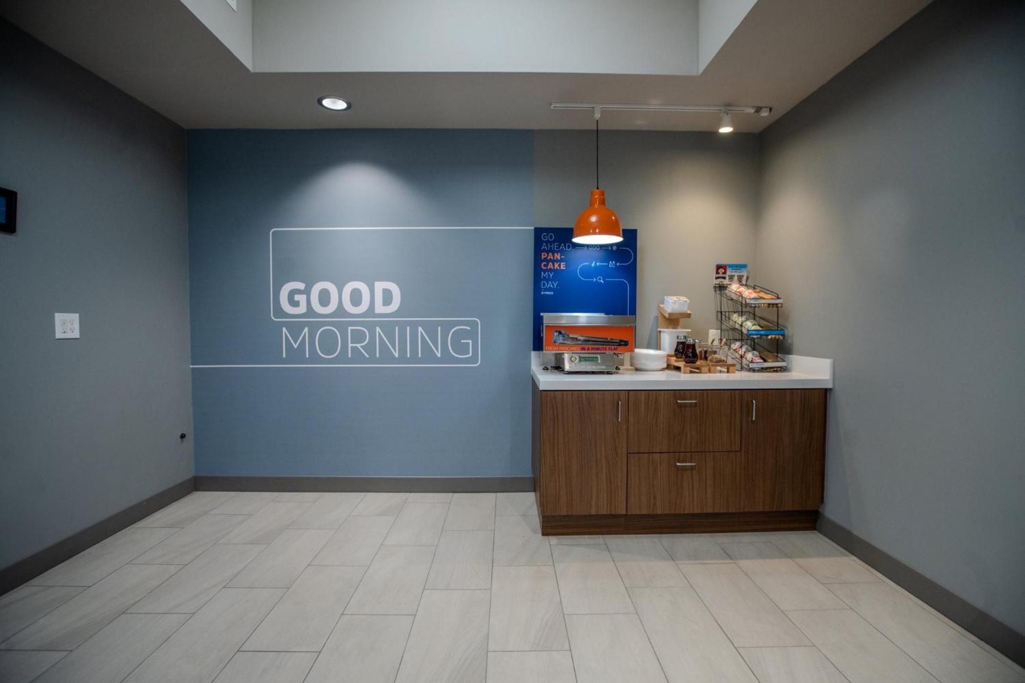 Holiday Inn Express & Suites Cleveland By Ihg Екстериор снимка