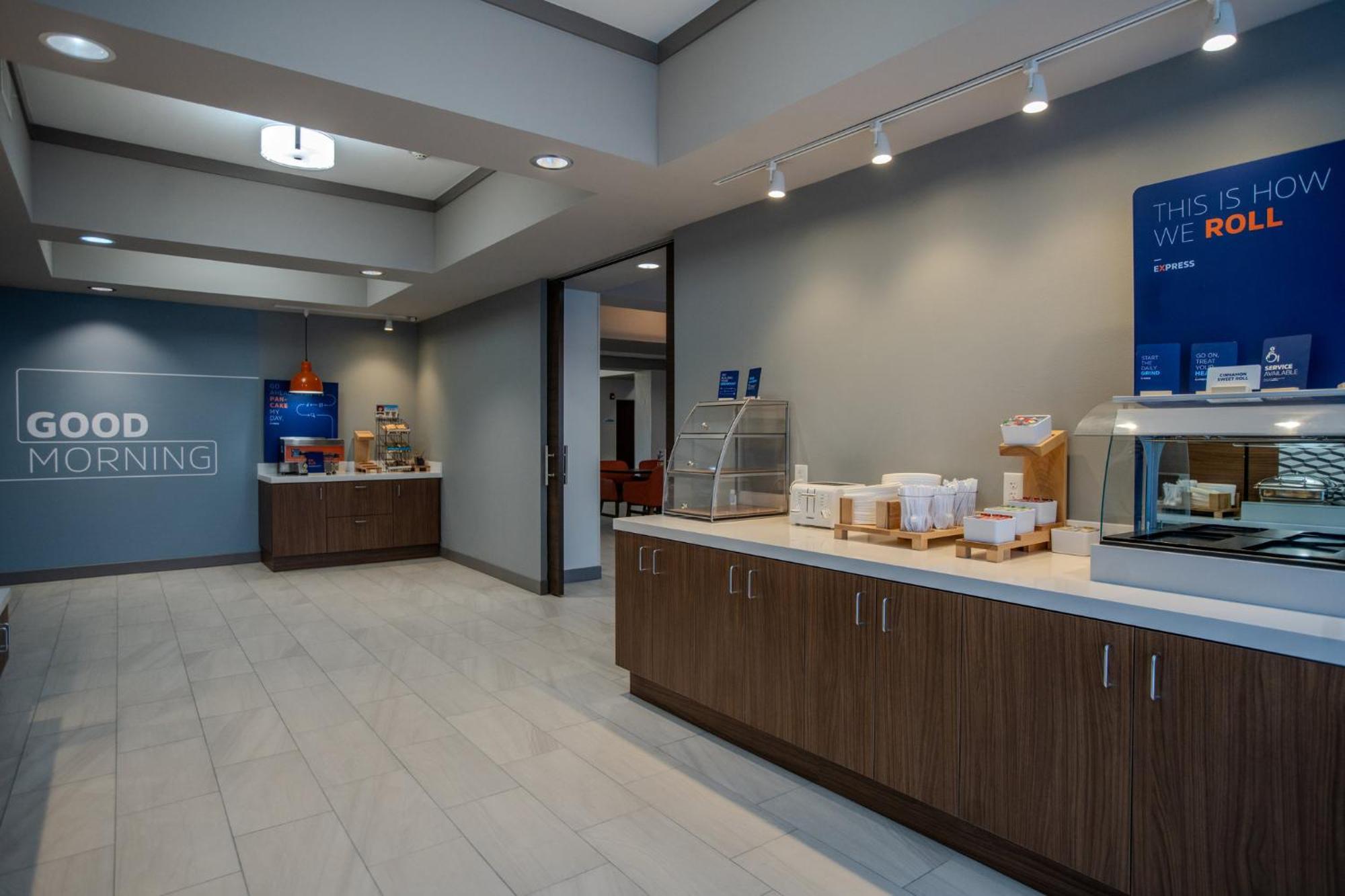 Holiday Inn Express & Suites Cleveland By Ihg Екстериор снимка