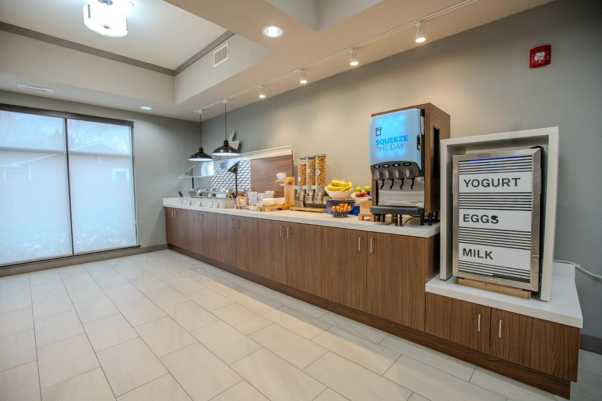 Holiday Inn Express & Suites Cleveland By Ihg Екстериор снимка