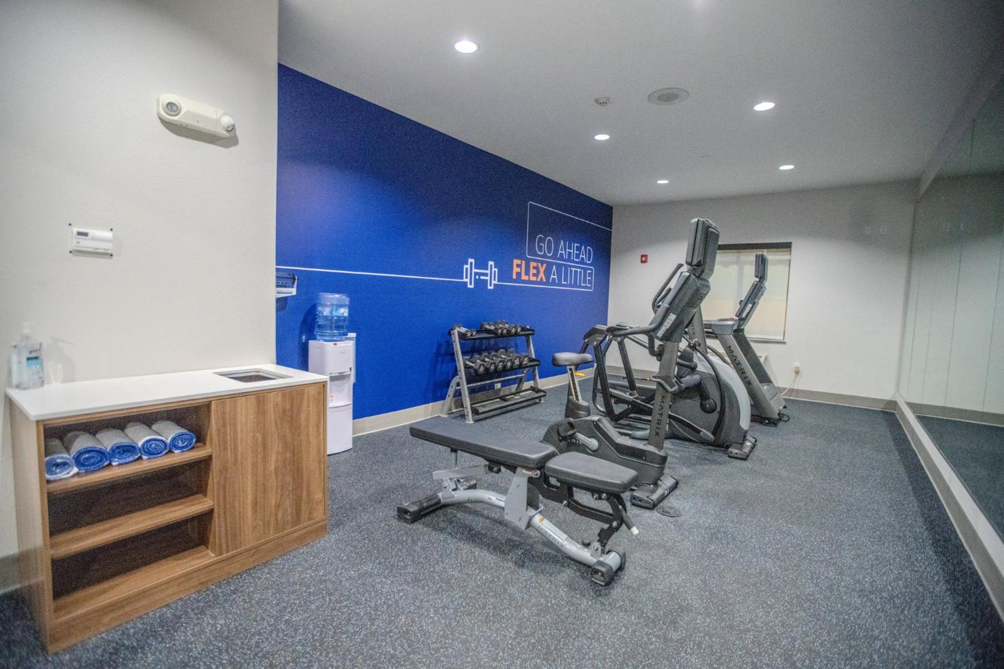 Holiday Inn Express & Suites Cleveland By Ihg Екстериор снимка