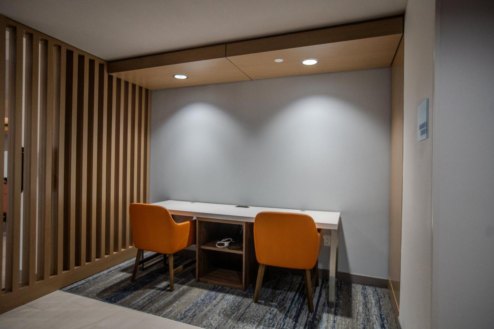 Holiday Inn Express & Suites Cleveland By Ihg Екстериор снимка