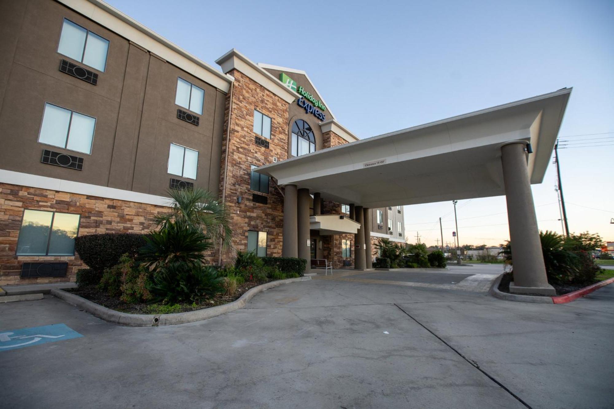 Holiday Inn Express & Suites Cleveland By Ihg Екстериор снимка