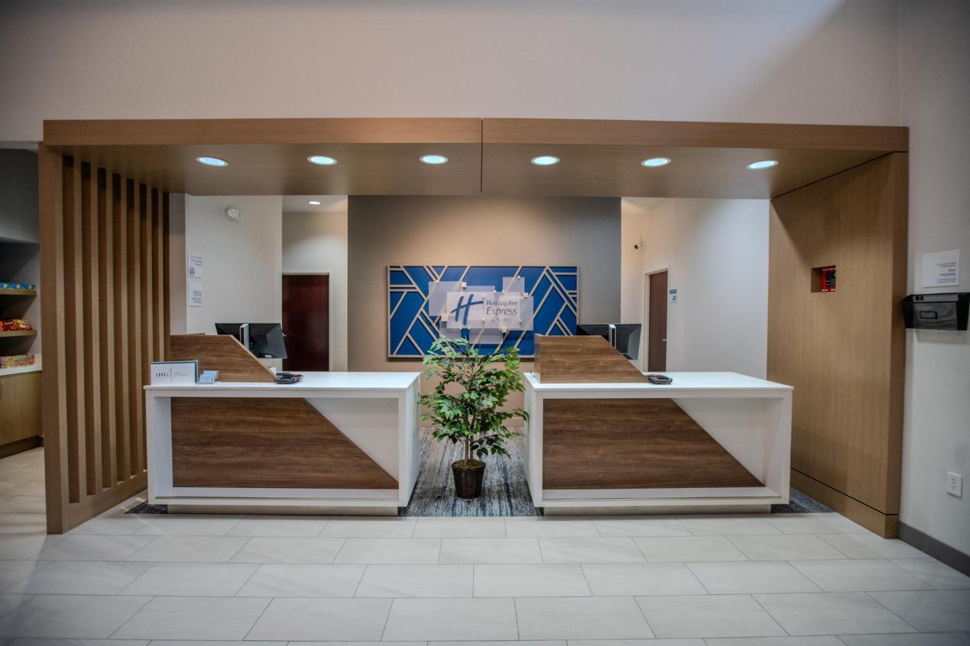 Holiday Inn Express & Suites Cleveland By Ihg Екстериор снимка
