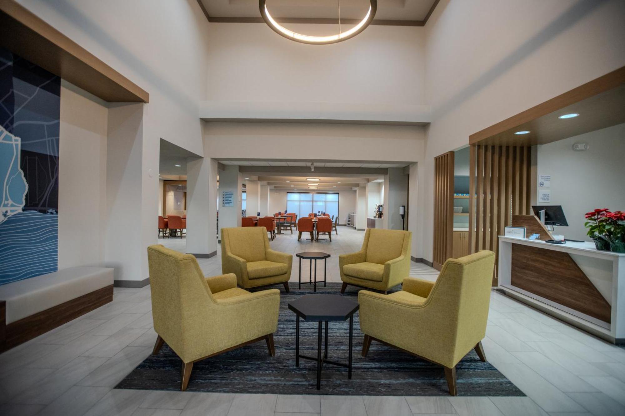 Holiday Inn Express & Suites Cleveland By Ihg Екстериор снимка