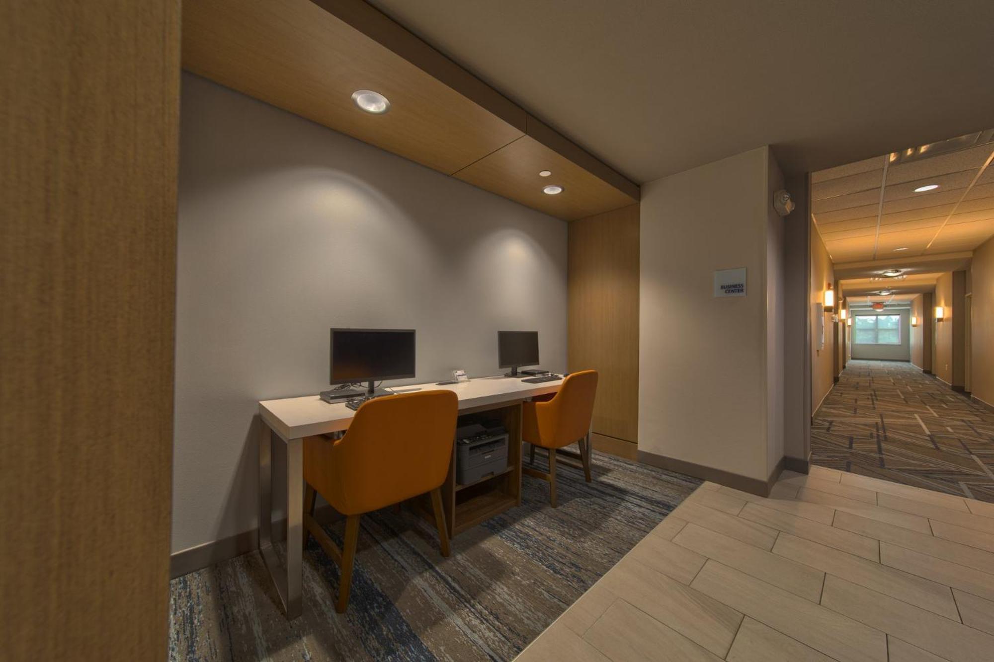 Holiday Inn Express & Suites Cleveland By Ihg Екстериор снимка