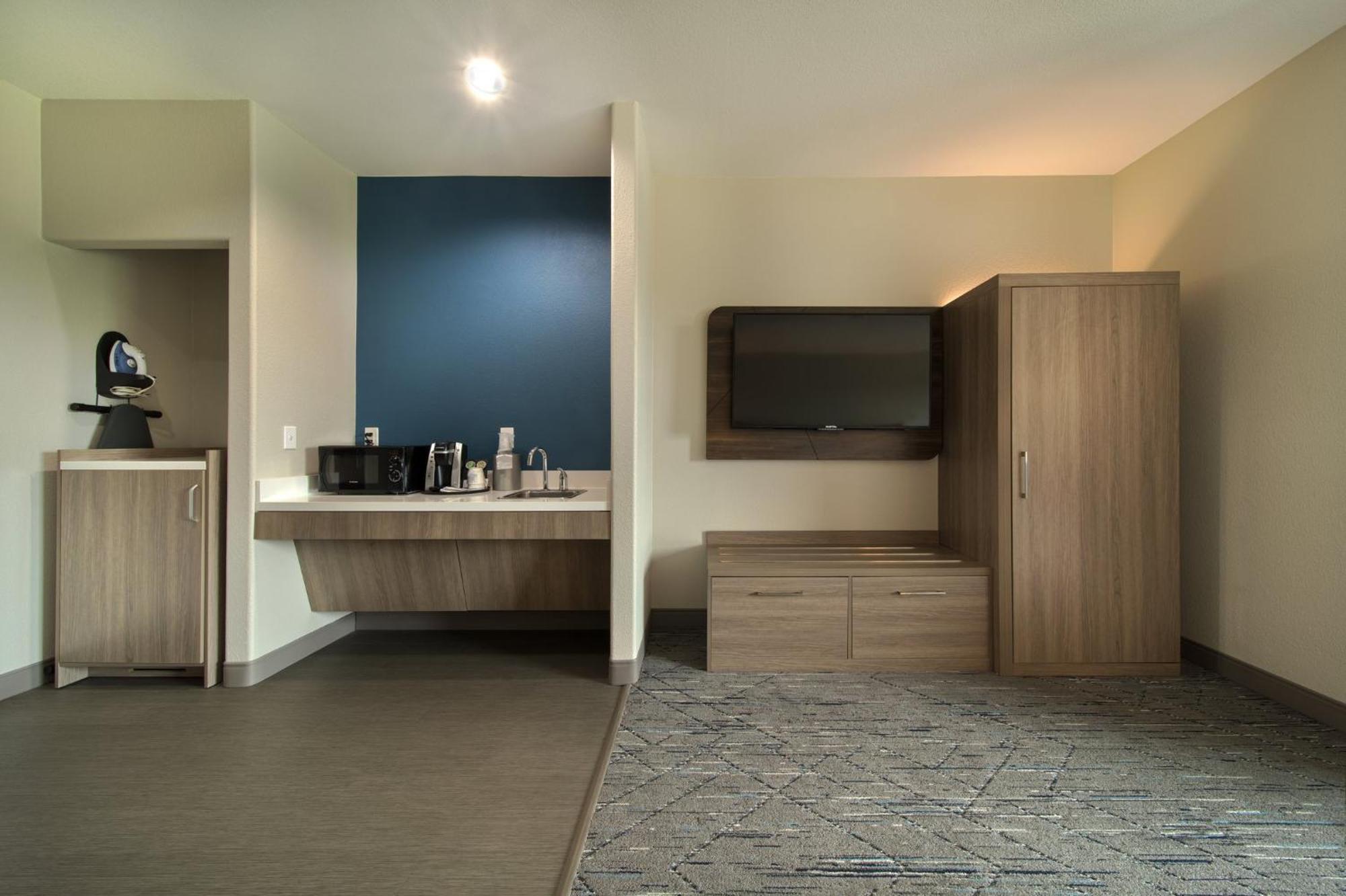 Holiday Inn Express & Suites Cleveland By Ihg Екстериор снимка