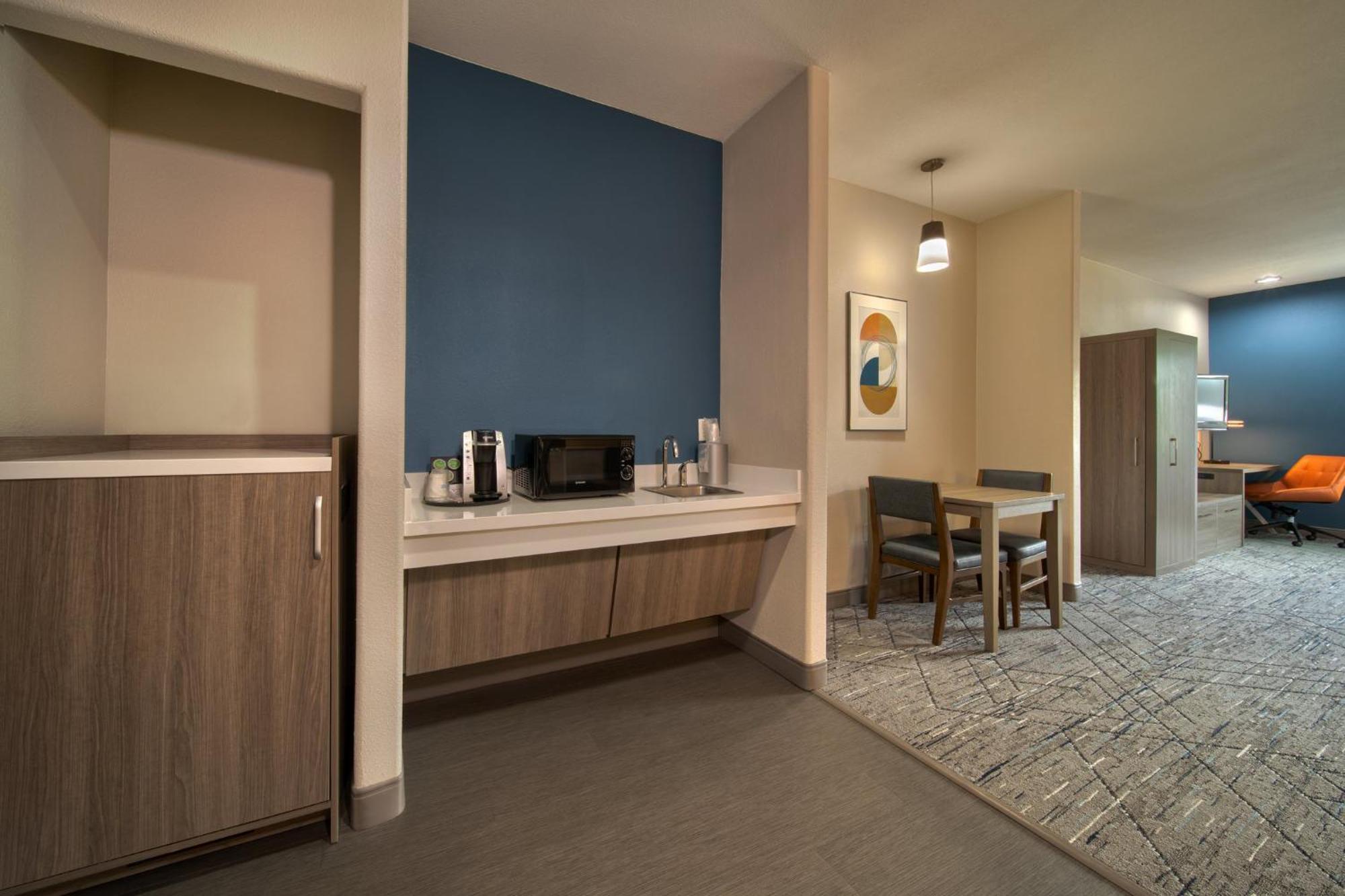 Holiday Inn Express & Suites Cleveland By Ihg Екстериор снимка